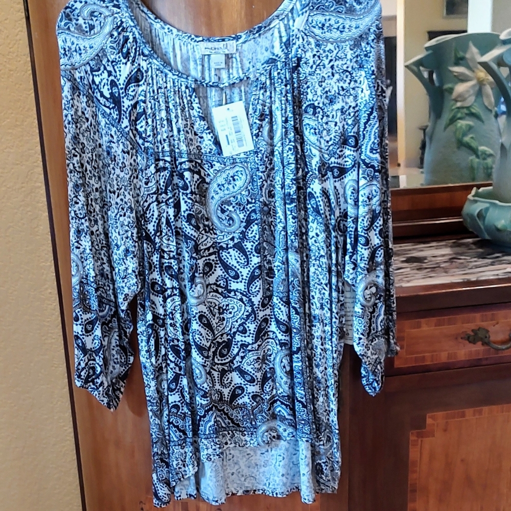 Women's NWT One World tunic sz Large, paisley, peasant neck with keyhole tassel